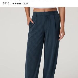 Vuori Women's Navy Pinstripe Pants short small